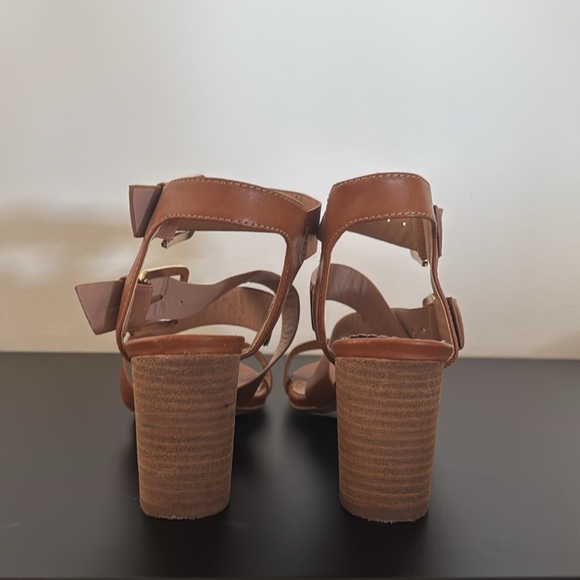 Restricted strappy heels - Picture 5 of 10